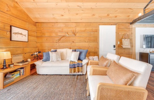 East Ryegate Casa | Hike, Fish and Boat Waterfront Cabin in Ryegate!