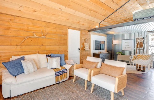 East Ryegate Casa | Hike, Fish and Boat Waterfront Cabin in Ryegate!