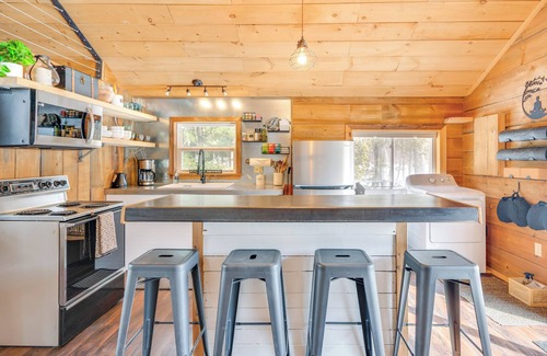 Woodsville Cabina | Hike, Fish & Boat: Waterfront Cabin in Ryegate!
