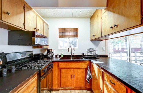 Cold Springs Cabina | Hike, Fish & Explore: California Cabin w/ Deck!