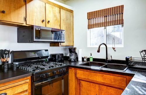 Cold Springs Cabina | Hike, Fish & Explore: California Cabin w/ Deck!