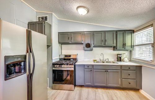Pine Bluff Casa | Hike, Golf and Fish Pine Bluff Retreat