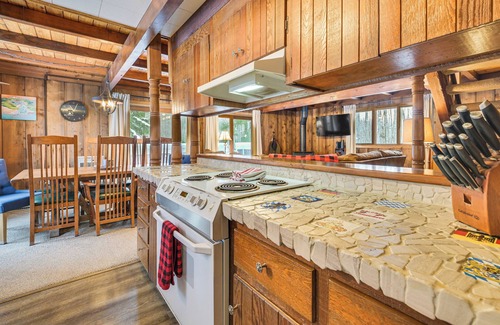 Bellaire Cabina | Hike, Golf & Explore: Cabin w/ Deck in Bellaire!