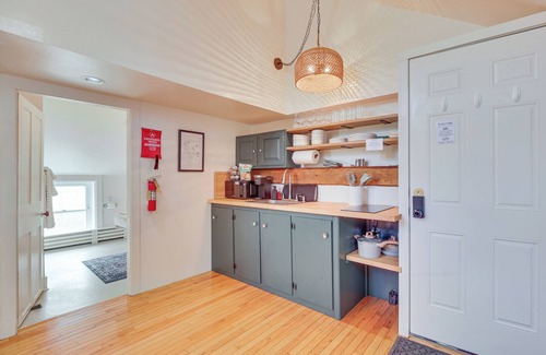 Waterbury Apartamento | Hike & Leaf Peep: Couple’s Retreat in Waterbury!