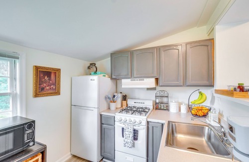 Leesburg Cabaña | Hike, Sip & Explore: Charming Waterford Cottage!