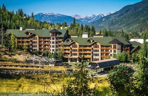 Whistler Creekside Apartamento | Caminata + Ski | Suite elegante + chimenea acogedora
