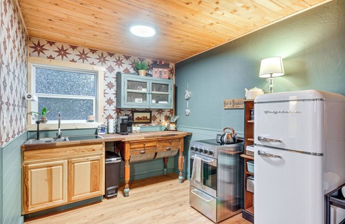 Rhododendron Cabina | Hike, Ski & Explore: Rhododendron Forest Retreat!
