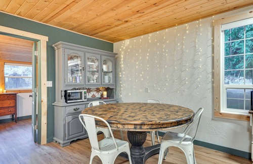 Rhododendron Cabina | Hike, Ski & Explore: Rhododendron Forest Retreat!
