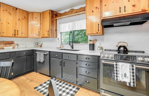 Mi-Wuk Village Cabina | Hike, Ski & Fish: Charming Cabin in Twain Harte!