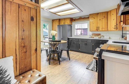 Mi-Wuk Village Cabina | Hike, Ski & Fish: Charming Cabin in Twain Harte!