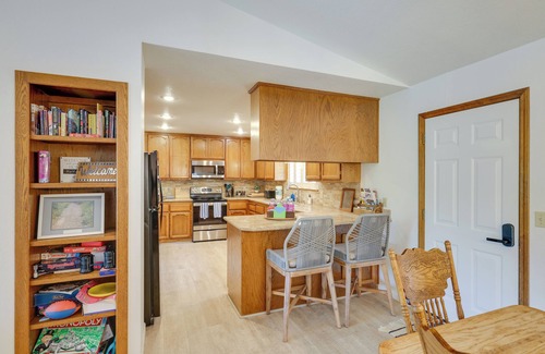 Groveland Casa | ‘Hiker’s Escape’ Home Near Beach, Golf & Yosemite