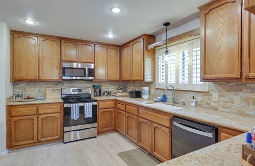 Groveland Casa | ‘Hiker’s Escape’ Home Near Beach, Golf & Yosemite