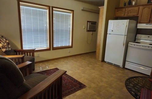 Cortez Casa | Cozy 1-BR Guest House near Mesa Verde Fast WiFi, A/C, Mountain Views
