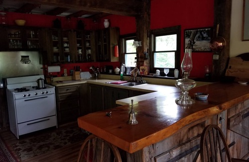 Granville Cabina | Hikers and Mt Bikers paradise 4 Bedroom lodge in remote central Vermont