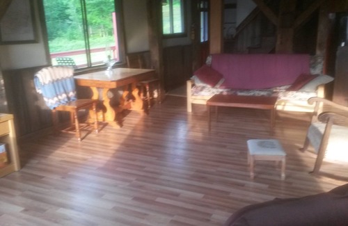 Granville Cabina | Hikers and Mt Bikers paradise 4 Bedroom lodge in remote central Vermont