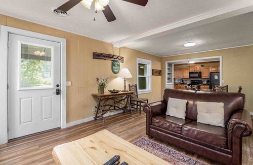 Rocky Grove Casa | Hikers Haven: Idealic Hikers Getaway, East Access to Hiking Trails of the Great Smoky Mountain