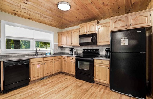 Rocky Grove Casa | Hikers Haven: Idealic Hikers Getaway, East Access to Hiking Trails of the Great Smoky Mountain
