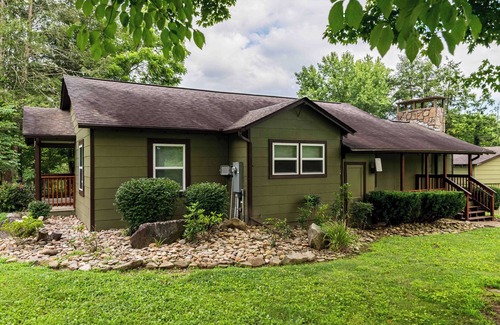 Rocky Grove Casa | Hikers Haven: Idealic Hikers Getaway, East Access to Hiking Trails of the Great Smoky Mountain