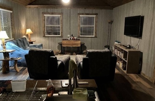 Pettigrew Cabina | Hiking, ATV riding, biking, rafting, cabin retreat!