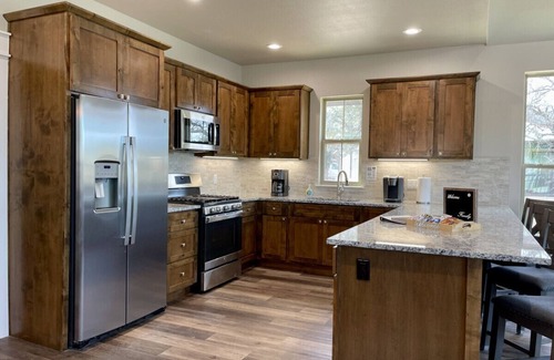 Nemo Casa | Hiking Delight - Premier Waterfront Escape at Twin Canyons Longhorn Ranch