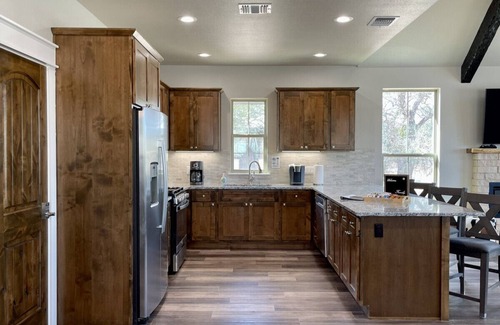 Nemo Casa | Hiking Delight - Premier Waterfront Escape at Twin Canyons Longhorn Ranch
