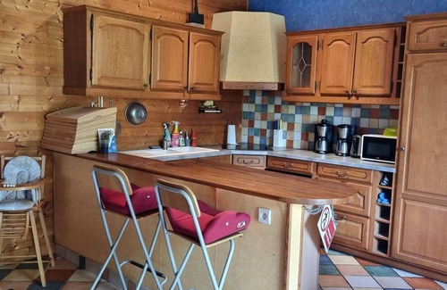 Besse-en-Chandesse Casa | Hiking, with its incredible view of Besse and the Sancy, with family and friends