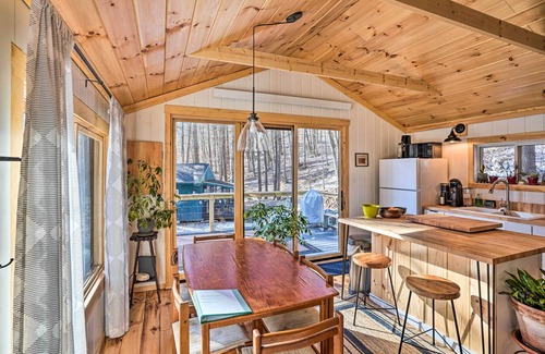 Williamsville Cabina | Hiking Trails On-Site: Cozy Falls Brook Cabin