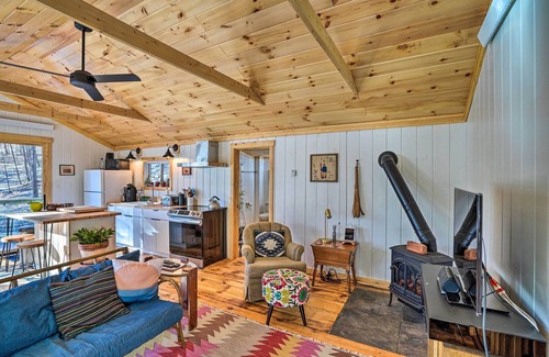 Williamsville Cabina | Hiking Trails On-Site: Cozy Falls Brook Cabin