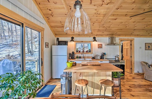 Williamsville Cabina | Hiking Trails On-Site: Cozy Falls Brook Cabin