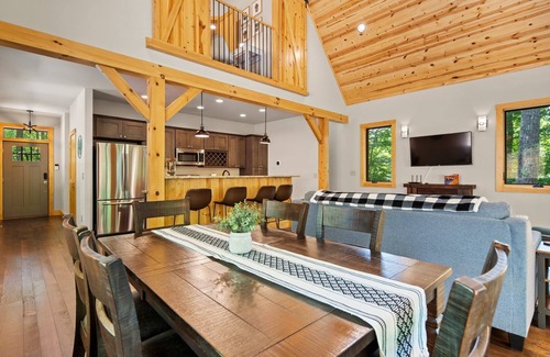 Spruce Pine Cabina | Fall Escape, Minutes to the Blue Ridge Pkwy + Firewood