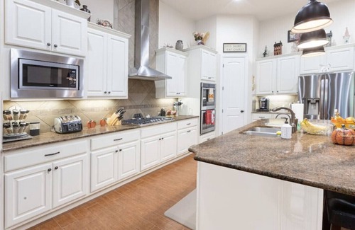 Austin Casa | Hill Country 5 Acre Ranch Home Heated Pool/Views Mins to Wineries & More!