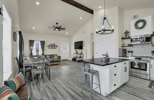 Fredericksburg Casa | Hill Country Hideaway with Fire Pit and Hot Tub!
