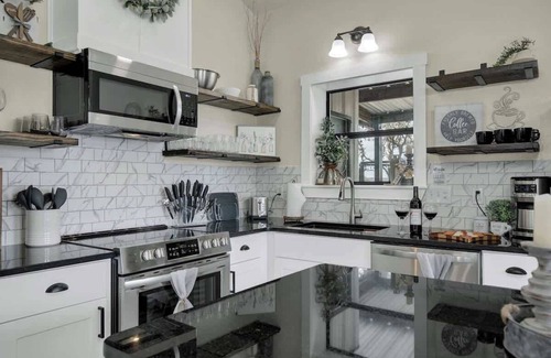 Fredericksburg Casa | Hill Country Hideaway with Fire Pit and Hot Tub!