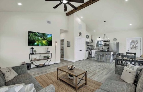 Fredericksburg Casa | Hill Country Hideaway With Fire Pit and Hot Tub!