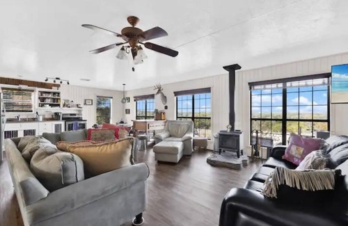 Blanco Cabina | Hill Country Ranch Cabin