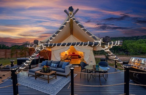 Marble Falls Cabina | Hill Country River Yurt, Hot Tub,Kayaks, Movie Projector, Outside Projector