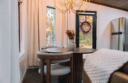 Danville Cabina | Hill Haus - A Cozy Cabin