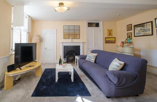 Framlingham Casa | Hill House Apartment