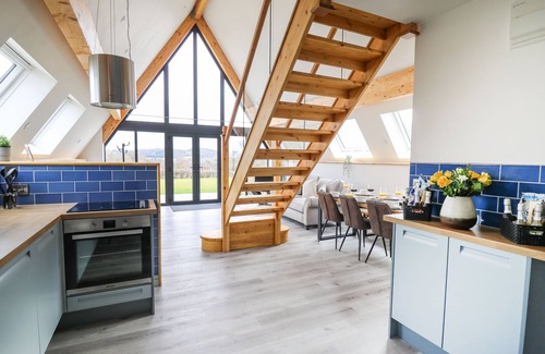 Llandrindod Wells Cabaña | HILL RADNOR - THE SHEEPFOLD, pet friendly in Llandrindod Wells