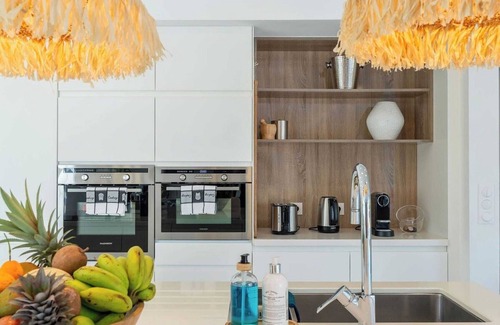 Petit-Bourg Casa | Hill Rock Villas - Coral Red