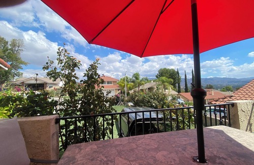 Canyon Country Casa | HILL SIDE GETAWAY next to Magic Mountain, and close to all theme parks