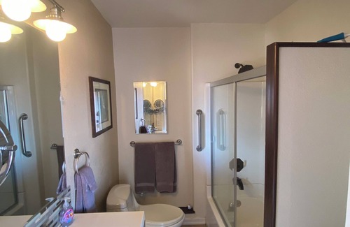 Canyon Country Casa | HILL SIDE GETAWAY next to Magic Mountain, and close to all theme parks