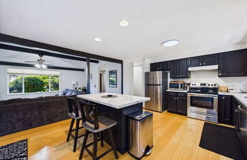 Arcata Casa | Hill Street Retreat - Near Cal Poly, Redwoods, & Arcata Plaza
