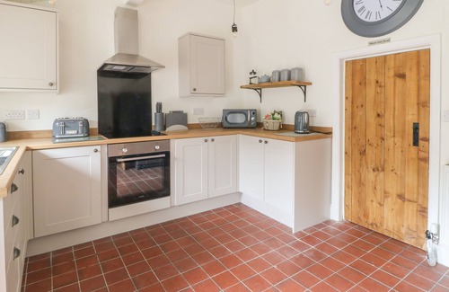 Oakworth Cabaña | HILL TOP COTTAGE, family friendly, with a garden in Oakworth