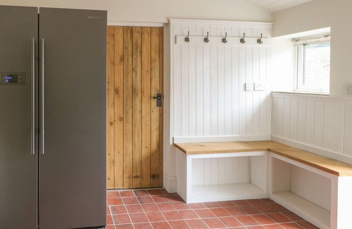 Oakworth Cabaña | HILL TOP COTTAGE, family friendly, with a garden in Oakworth