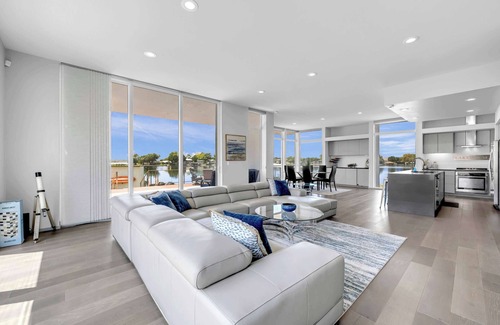 Granite Shoals Casa | Hill Top Haven-Modern lakefront home on Clear Cove