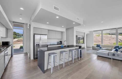 Granite Shoals Casa | Hill Top Haven-Modern lakefront home on Clear Cove