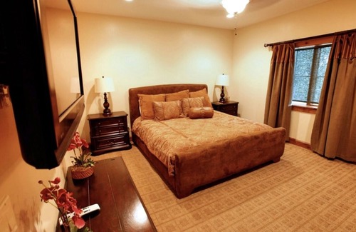 Gallatin Cabina | Hill top Luxury Bunkhouse 4bd, 2 full Bath and all amenities
