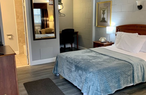 Juliustown Hotel | Hill Top Motel