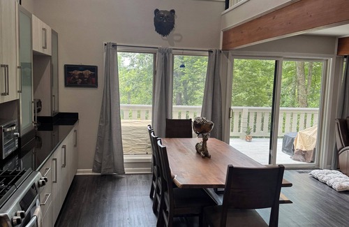 Waynesville Cabina | Hill Top Retreat on a mountain in Waynesville NC.